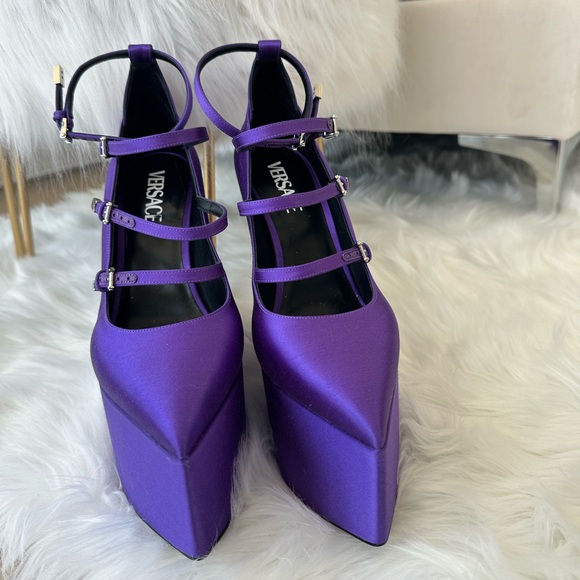 Versace Tempest Pump - Satin Purple - Size 39.5 (fits like a US size 8) - Picture 3 of 17